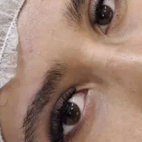 آموزش و انجام خدمات اکستنشن و لیفت مژه و ابرو