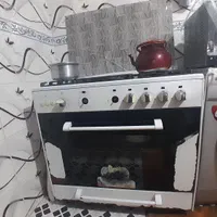 اجاق گاز و سینک‌ ظرفشویی