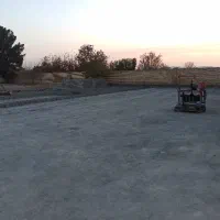 کارگر بلوک زنی با مکان اقامت کارگاه تولید بلوک