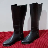 بوت بلند زنانه کاملا نو بفروش میرسد|کیف، کفش، کمربند|خلخال, |دیوار