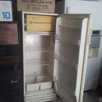 یخچال ۱۰ فوت  فریز ایران تک در  کاملا سالم