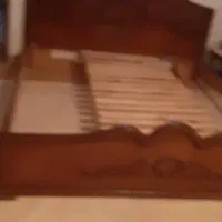 تختخواب دو نفر میز و پایتختی