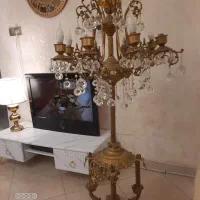 آباژور ایستاده