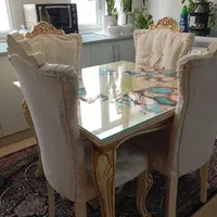 میز ناهار خوری .