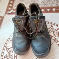 کفش های آهنی