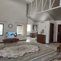 طبقه دوم ویلایی با تراس و دسترسی به باغ