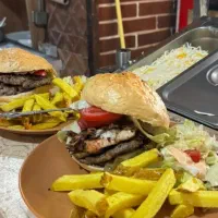 ساندویچ زن اقا یا خانوم