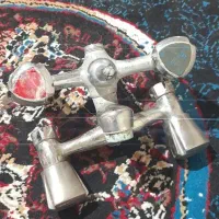 دوعدد دوش ویه شیر کار کرده‌