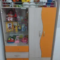 یکعدد کمد بچه   یکعدد تخت فلزی فرفورژه  و چوبی|تخت و سرویس خواب|اصفهان, بیمارستان خانواده|دیوار