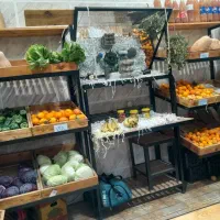 قفسه های میوه فروشی بدلیل جمع کردن مغازه