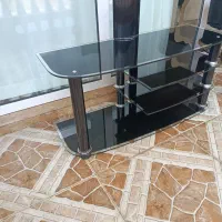 میز تلویزیون شیشه‌ای