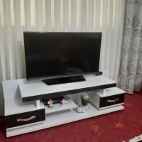 تلویزیون 42 اینچ ال جی کاملا سالم با میز تلویزیون