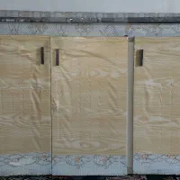 کابینت ۳ در و ساعت تاجدار برنز