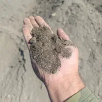 خاک باغچه و ماسه رودخانه ای