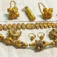 کارشناس اشیای عتیقه