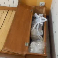 تخت یک نفره ‌کاملا سالم بدون‌  خط وخش در حد نو|تخت و سرویس خواب|شیراز, فرهنگ شهر|دیوار