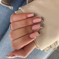 آموزش کاشت ناخن و خدمات کاشت ناخن