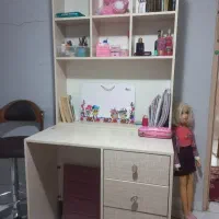 کتابخانه دخترانه نوجوان