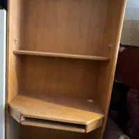 میز کامپیوتر با قفسه کتاب