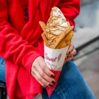 استخدام نیروی خدماتی در کافه بستنی