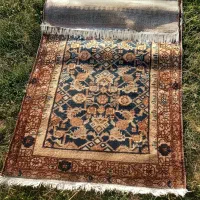 قالی با قدمت بالای صد سال