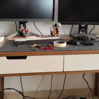 میز تحریر|میز تحریر و کامپیوتر|اندیشه, اندیشه فاز ۵|دیوار