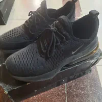 کتونی نایک خوش پا در حد|کیف، کفش، کمربند|اندیشه, اندیشه فاز ۲|دیوار