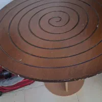 میز گرد ومانیتور