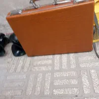 کیف سامسونگ قدیمی و قوطی ادکلن