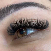 کاشت و اکستنشن مژه لیفت و لمینت مژه و ابرومیبد