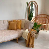 اینه قدی و صندلی حصیری