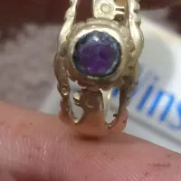 انگشتر با نگین گوهر.