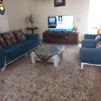 مبل کلاسیک با روکش پارچه خارجی.