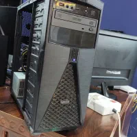 کیس گیمینگ به همراه مانیتور موس و کیبورد
