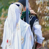 همراه عروسی برای عکس برداری