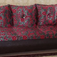 مبل راحتی ۷نفره ،کارکرده به همراه میز ناهارخوری