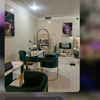 دوعدد میز ناخن با چهارصندلی و یک استندلاک ویک تخت|آرایشگاه و سالن‌های زیبایی|یزد, |دیوار