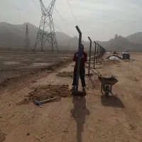 ۴ نفر کارگر زرنگ بدو حاشیه نیازمندم