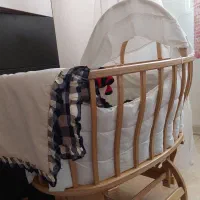 تخت کنار مادری  (گهواره)