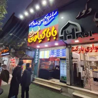 صندوق دار خانم جهت کار در فست فود