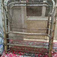 تخت تاشو قدیمی سالم