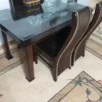 میز نهار خوری شش نفره همراه چهار صندلی