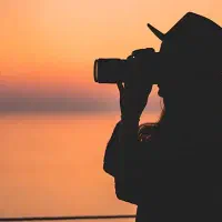 نیازمند خانمی  جهت عکاسی با موبایل