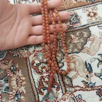 تسبیح‌کهربای‌کهنه‌ورنگ‌آورده