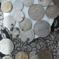 تعدادی سکه مطابق عکس