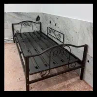 تخت خواب فلزی یک طبقه