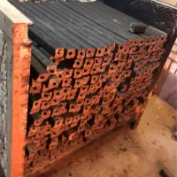 استخدام کارگر در کارگاه تولید زغال فشرده