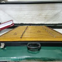 یکدستگاه ساز سنتی سنتور