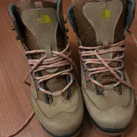 بوت کوهنوردی کاملا نو