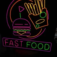 نیازمند شاگرد ساندویچی